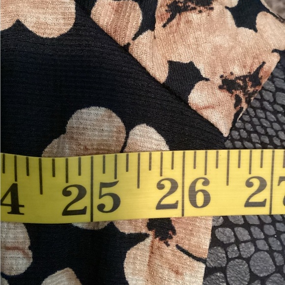 Ava & Viv Black and Brown Floral Top Size 3X - Picture 8 of 8